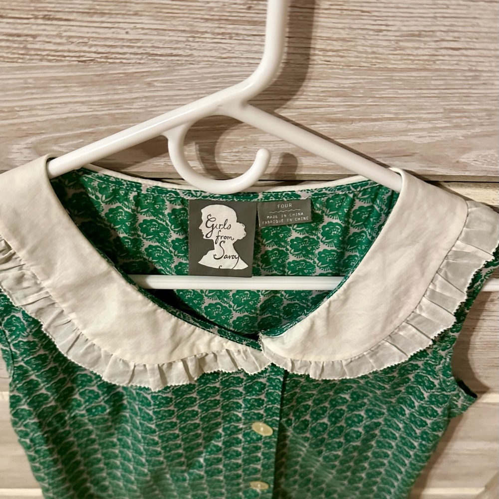 Green Sleeveless Dress with White Collar - Picture 3 of 4